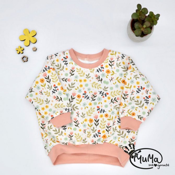Oversized Sweater - Bio-French-Terry Flower Garden mit Bund apricot